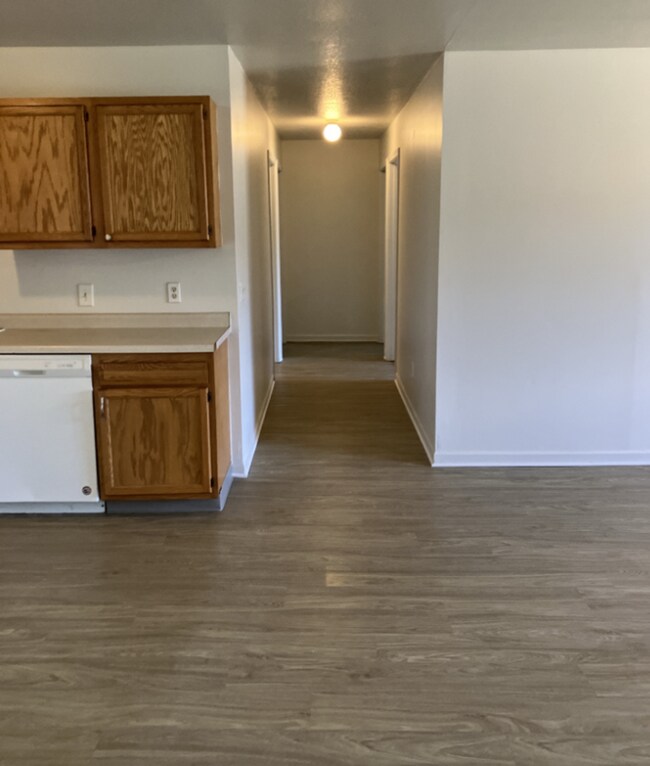 Building Photo - 3 Bedroom Home for rent in Newton, IA