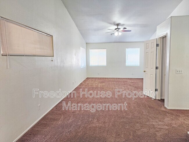 Building Photo - 2321 E Calvada Blvd