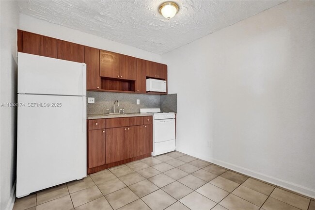 Building Photo - 2525 Superior St