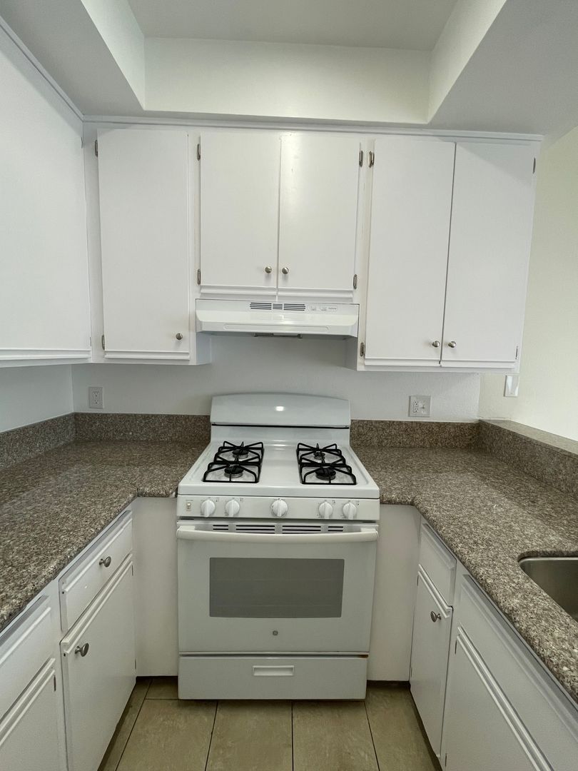 Building Photo - 11459 Collins St