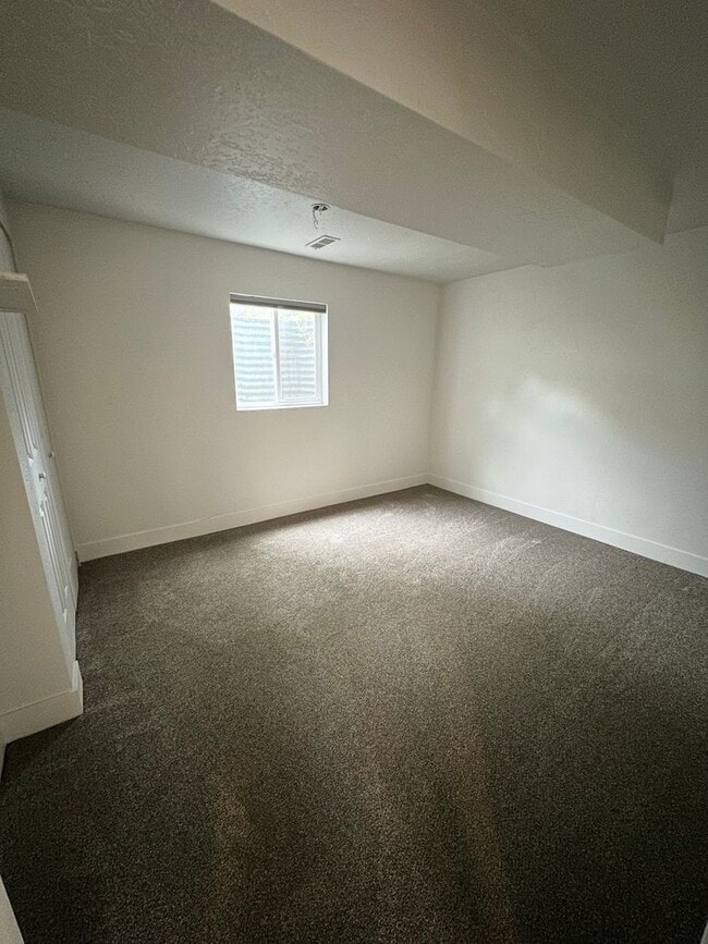 Building Photo - Beautiful home in Salt Lake!!