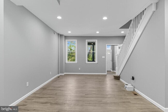 Building Photo - 809 Pontiac Ave