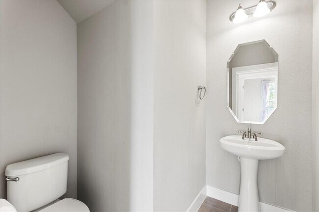 Building Photo - 710 Arrow Point Dr