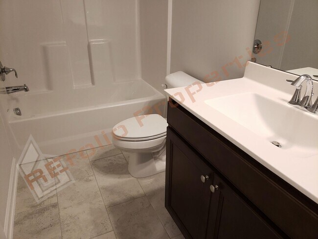 Building Photo - Luxury 3 Story 4 BD/3.5 Bath Townhome @ Sm...