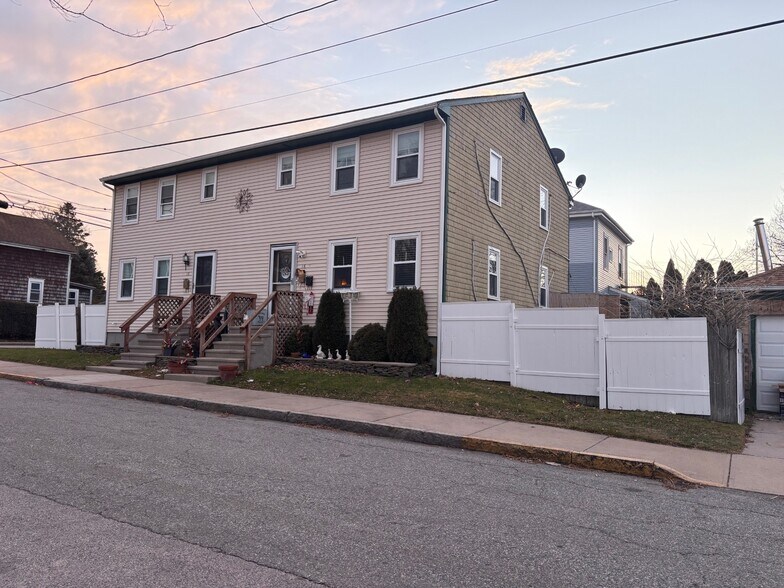 Building Photo - 18 Homer St