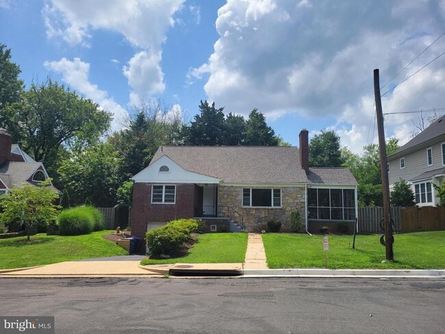 Building Photo - 2250 N Quantico St