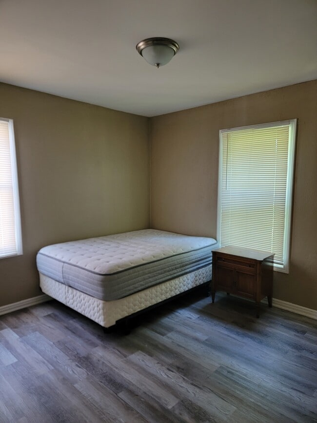 Building Photo - 857 Nassau Dr