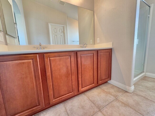 Building Photo - HERE'S THE PERFECT PLACE TO CALL HOME! 3 BEDROOM 2.5 BATHROOM TWO STORY TOWNHOUSE,