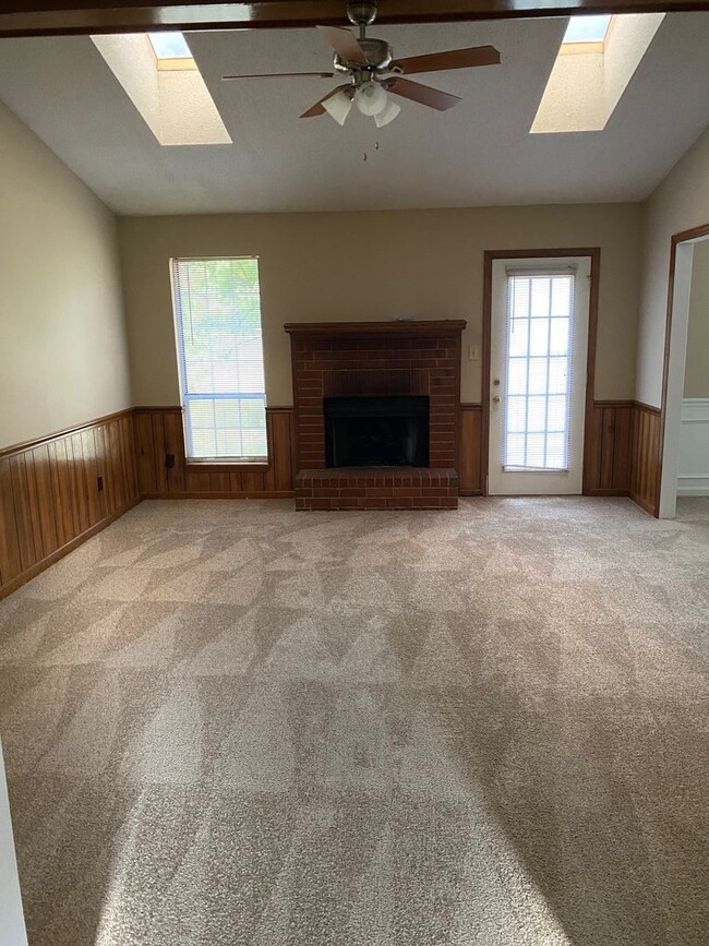 Building Photo - Beautiful home in the heart of Martinez