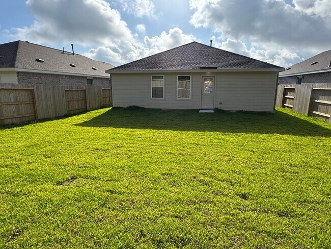 Building Photo - 31509 Pianella Ln