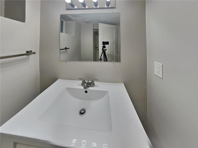 Building Photo - 2942 Zenith Ave N