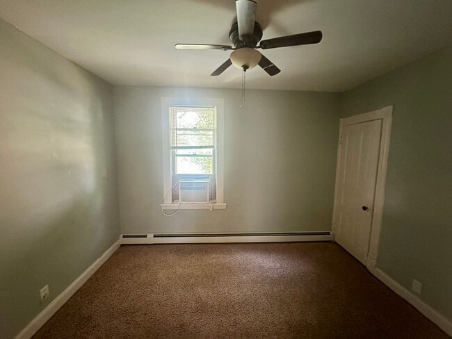 Building Photo - Charming 3 Bedroom Single Family Home Avai...