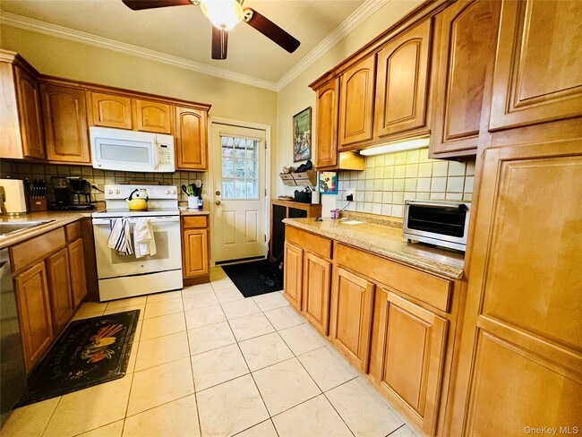 Building Photo - 231 Manorhaven Blvd