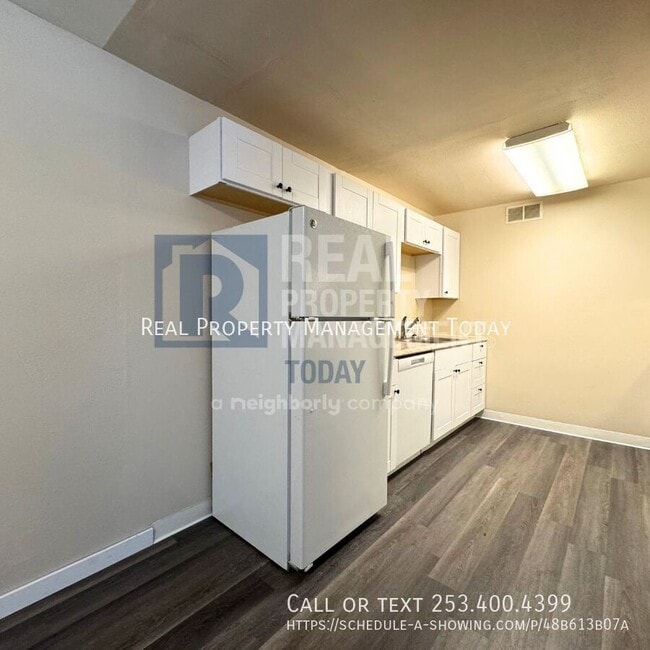 Building Photo - 6115 Glen Mary Ln SE