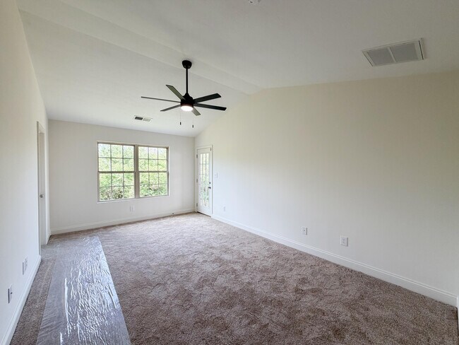 Building Photo - 1240 Orchard Dr