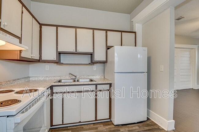 Building Photo - 107 4th St