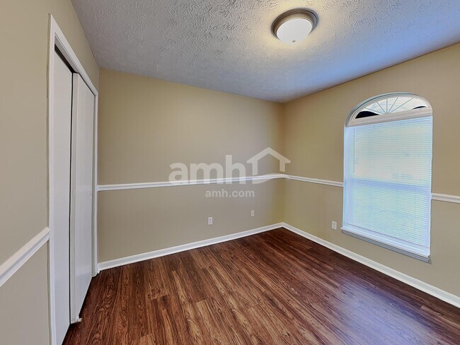 Building Photo - 2040 Theodore Dr