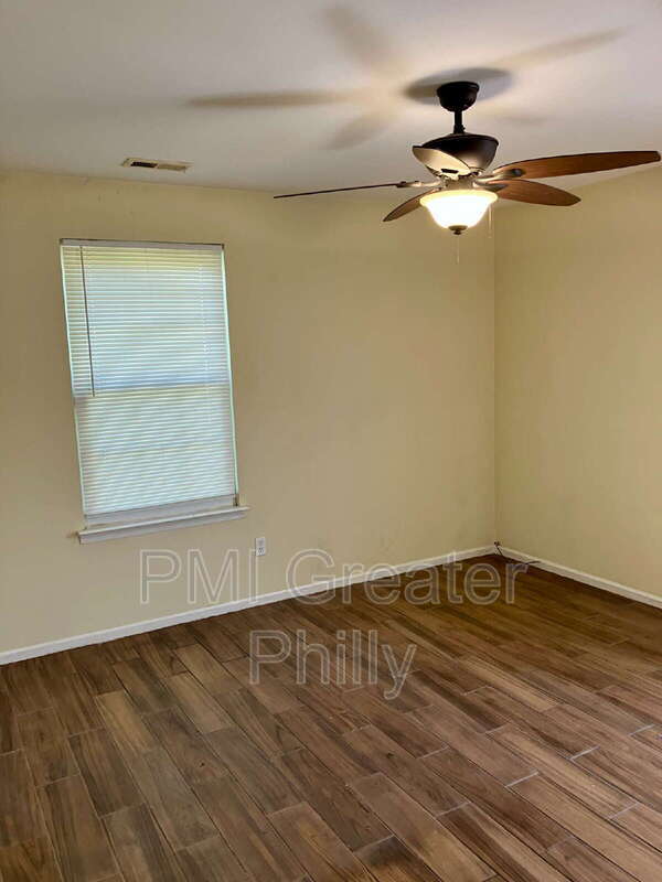 Building Photo - 1688 Bluebird Dr