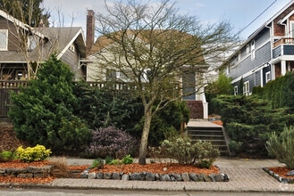 Building Photo - Beautiful Craftsman Home in Desired Neighb...