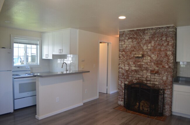 Building Photo - Charming Duplex in Prime Ballard-Fremont Location