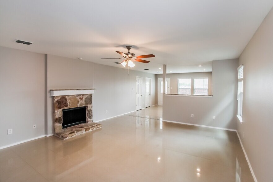 Building Photo - 2005 Burnside Dr