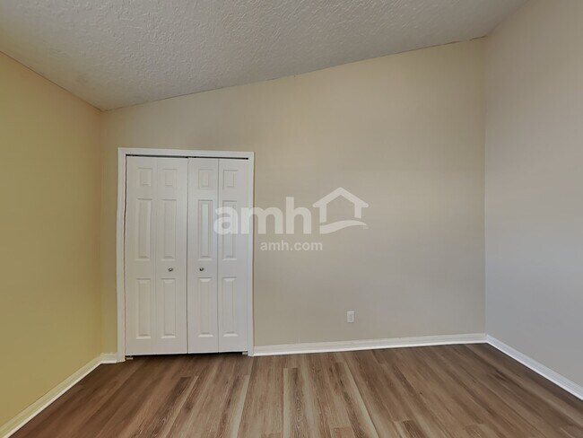 Building Photo - 2465 Saint Pauls Dr