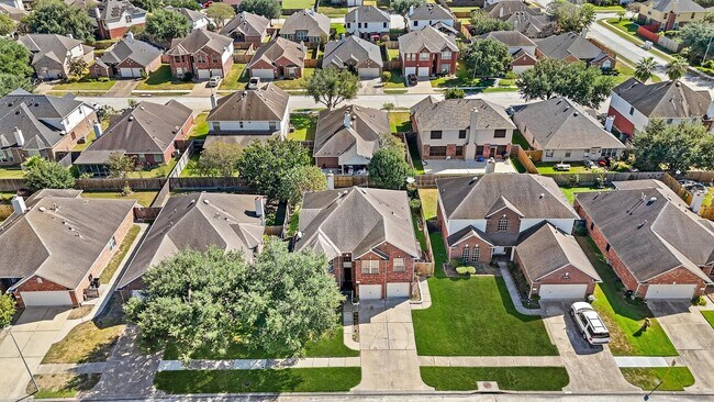Building Photo - 18914 Woodglen Shadows Dr