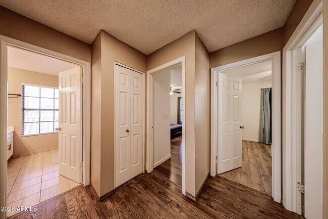 Building Photo - 5440 W Beryl Ave