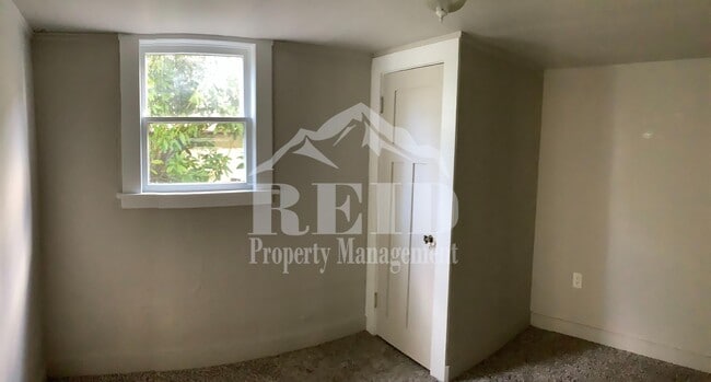 Building Photo - Large home/3bed 3 bath with bonus/office room just outside of PSNS and close to Bremerton Ferry