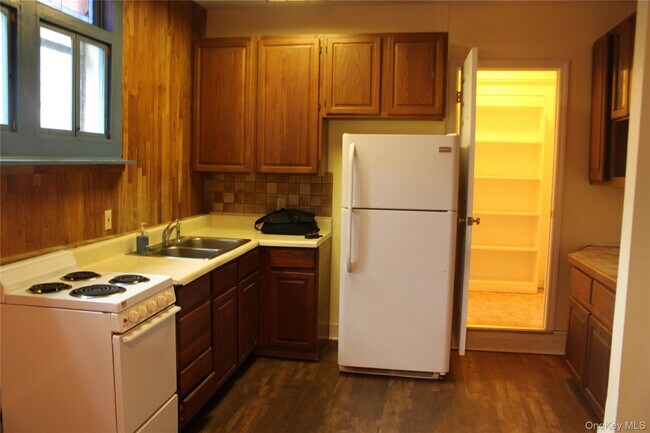 Building Photo - 50 NY-343