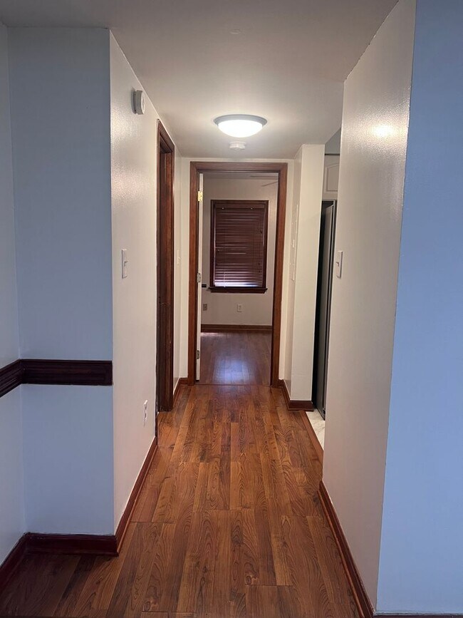Building Photo - 2 Academy Ln