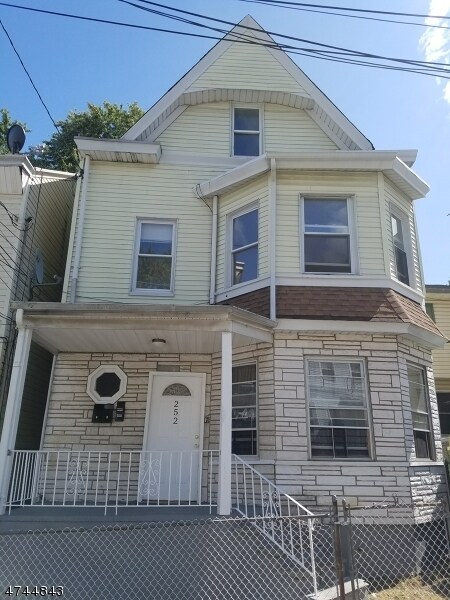 Building Photo - 252 N 4th St