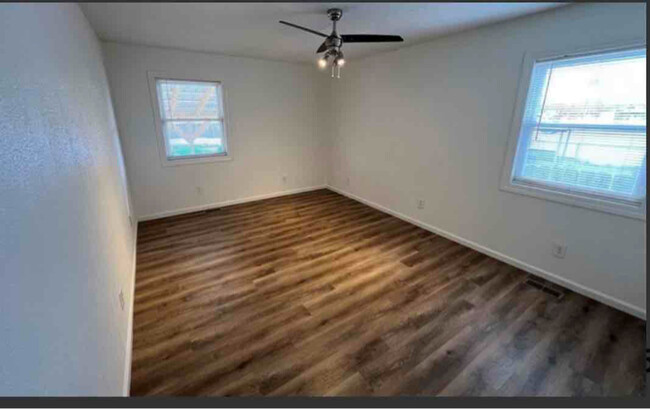 Building Photo - 106 S Park Dr