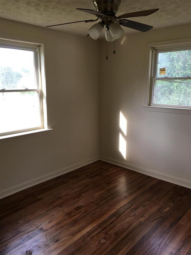 Building Photo - 114 Morrison St