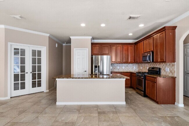 Building Photo - Exceptionally well-maintained Sterling Ridge Townhome boasts an array of desirable features!