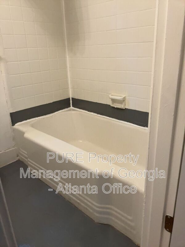 Building Photo - 314 3rd St NE