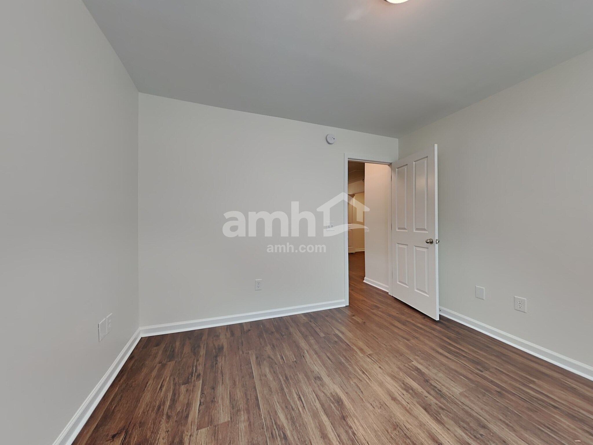 Building Photo - 70 Summer Hill Way