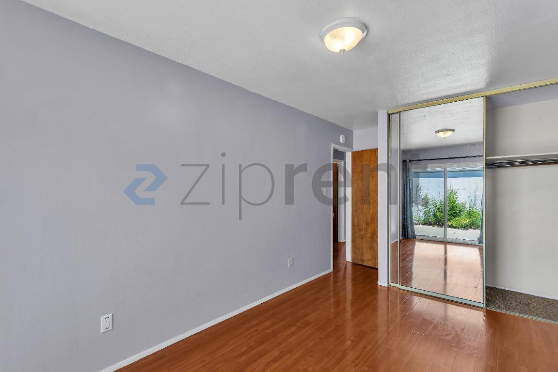 Building Photo - Unit