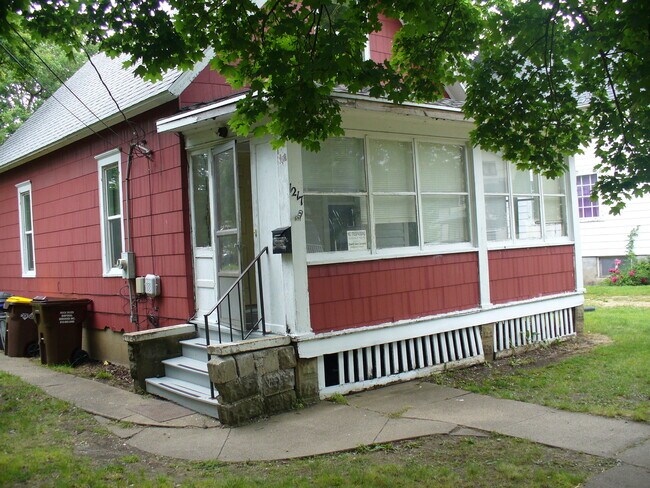 Building Photo - 1217 17th Ave