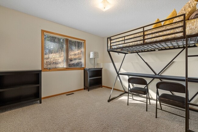 Building Photo - Fully Furnished 5BR Home in the Hills – Move-In Ready