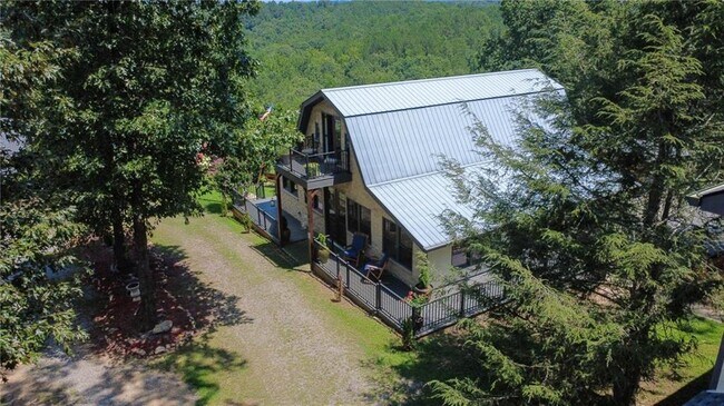 Building Photo - 268 Creek Bank Dr