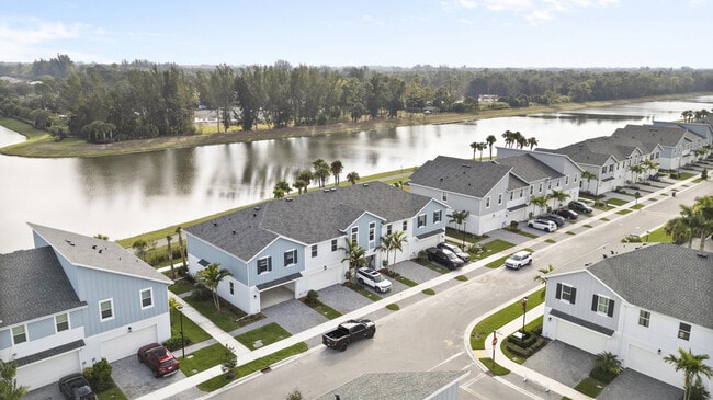 Building Photo - 4616 Longwood Lk Sq