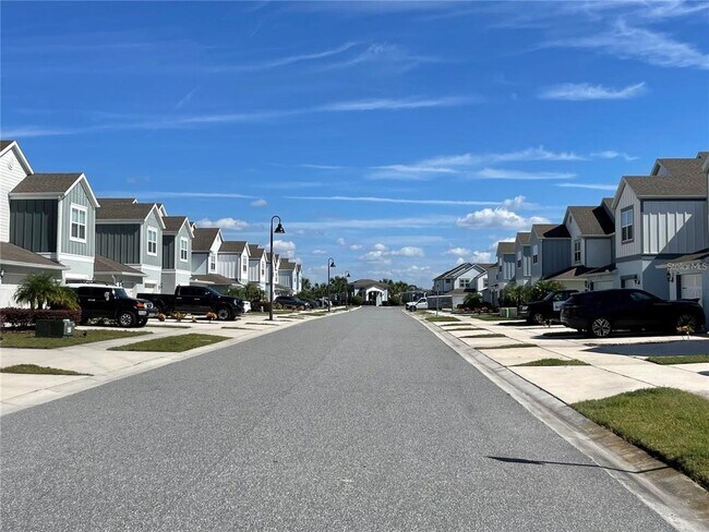 Building Photo - 3972 Plainview Dr