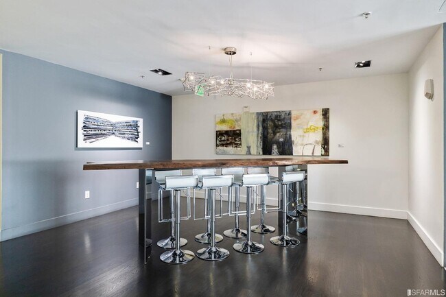 Lobby - 555 4th St