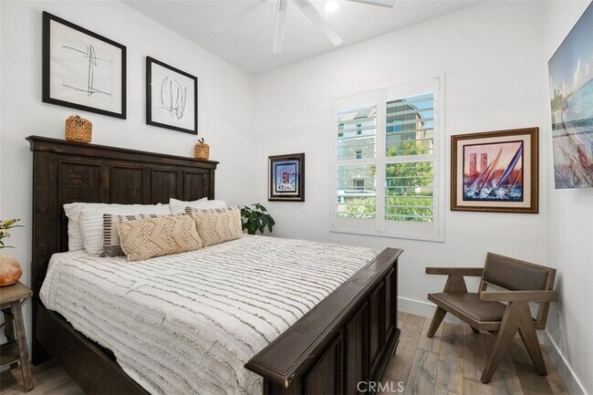 Building Photo - 124 Sculpture