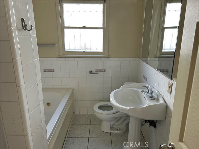 Building Photo - 1363 Masselin Ave