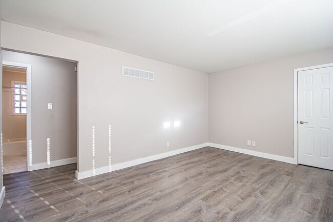 Building Photo - 2242 Zumbehl Rd