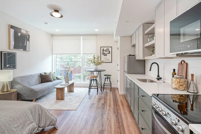 Building Photo - 1301 Bainbridge St