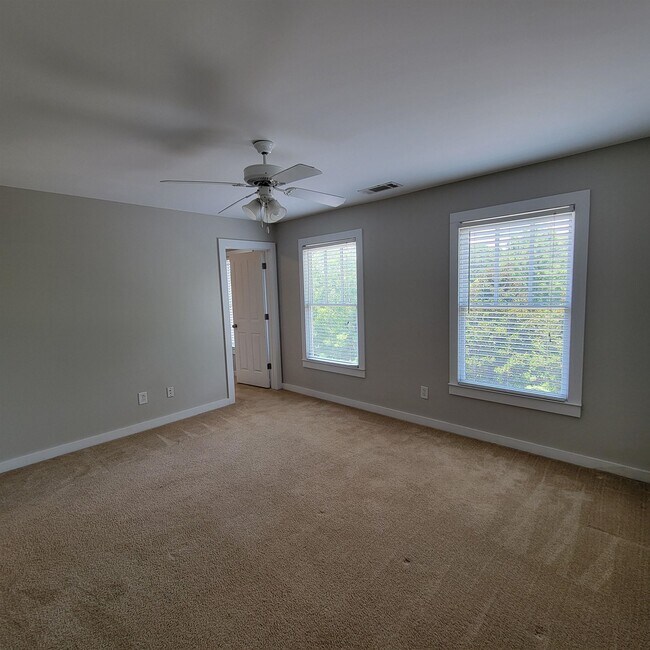 Building Photo - 1111 Surrey Ln