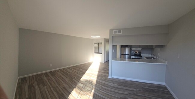 Building Photo - 308 Miracle Strip Pkwy SW